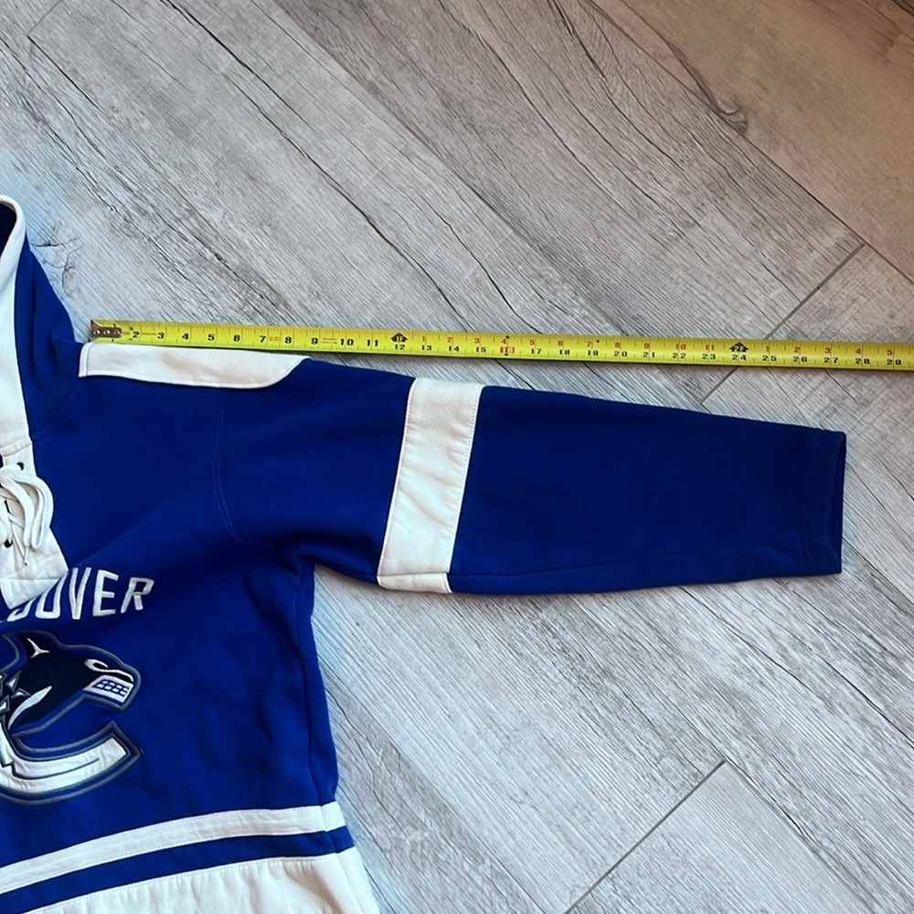 Vancouver Canucks Men’s Embroidered‎ Hoodie Size Small - Picture 9 of 9